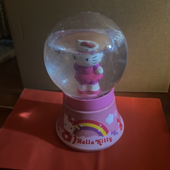 Hello Kitty snow globes - Picture 5 of 7